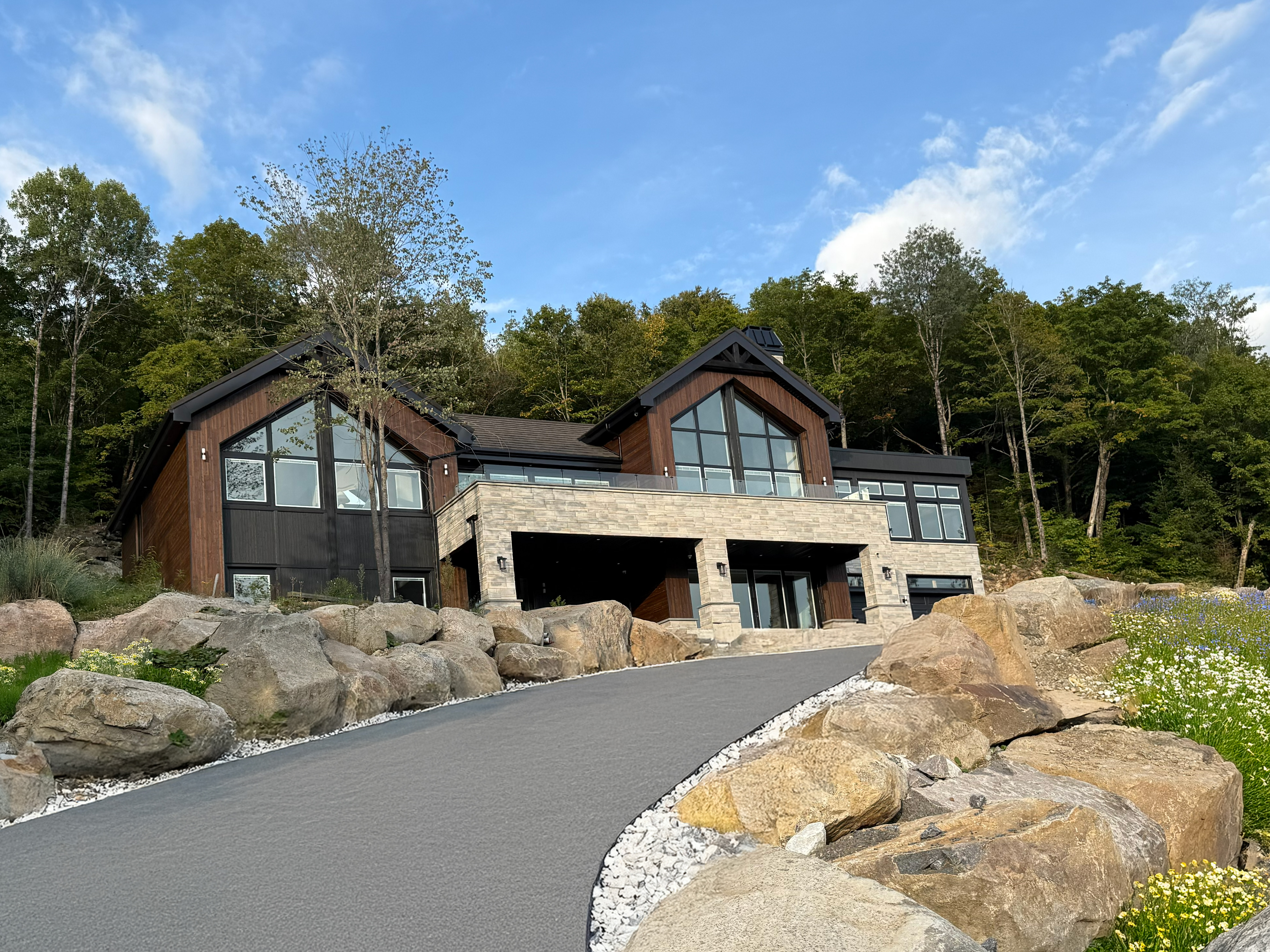 Chalet left view
